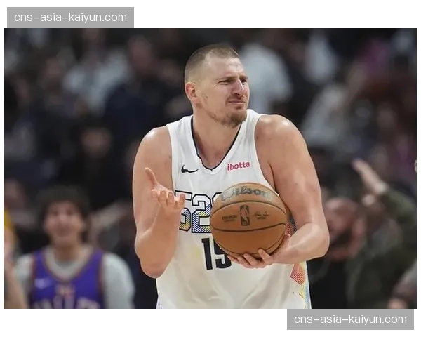 官方：尼古拉·约基奇因腹股沟紧张，明日对阵森林狼出战成疑