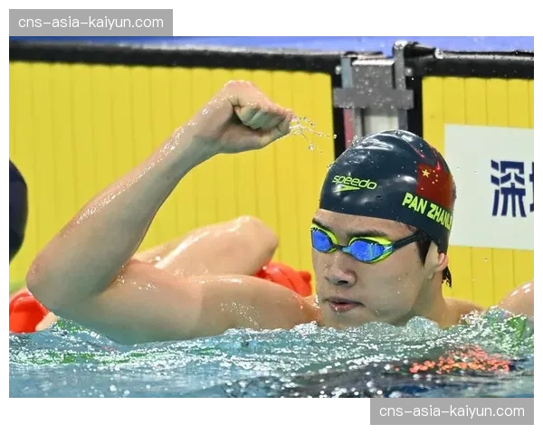 游泳冠军赛：潘展乐在男子100米自由泳项目中游出46秒80，刷新亚洲纪录