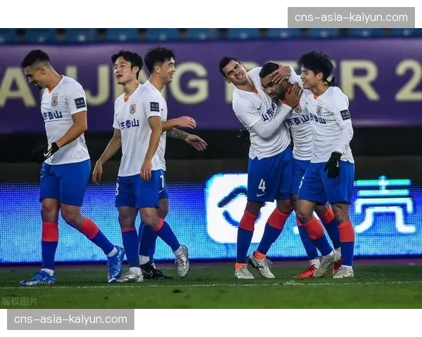 探索-赞助+科技+球迷服务-复合型商业模式，提升国际版权收入水平